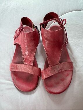 Bed Stu Women's Pink Leather T-Strap Sandals